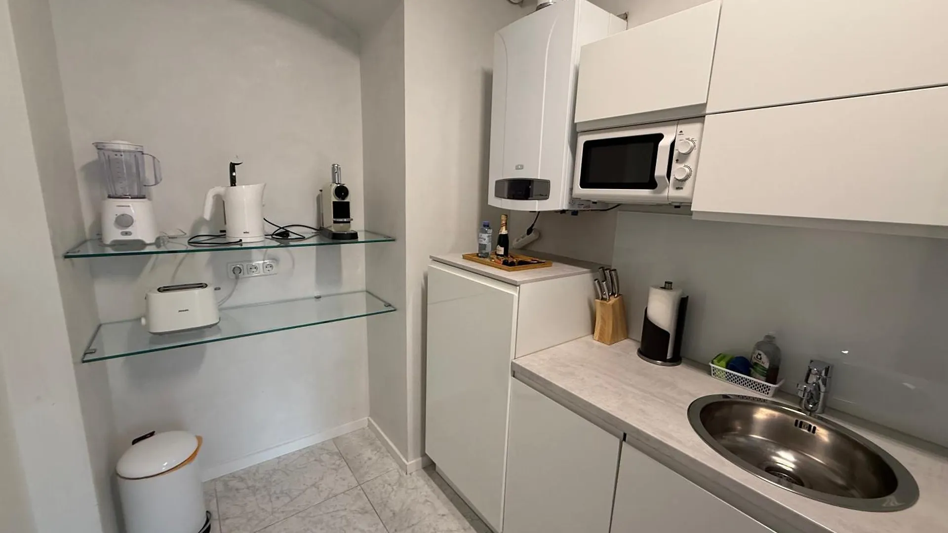 Apartment Number 4 ウィーン