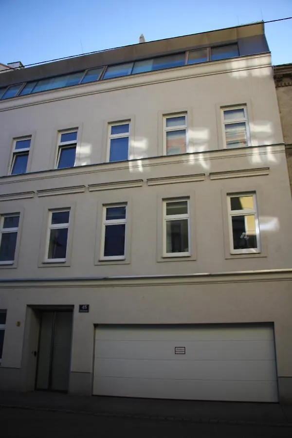 Apartment Number 4 ウィーン